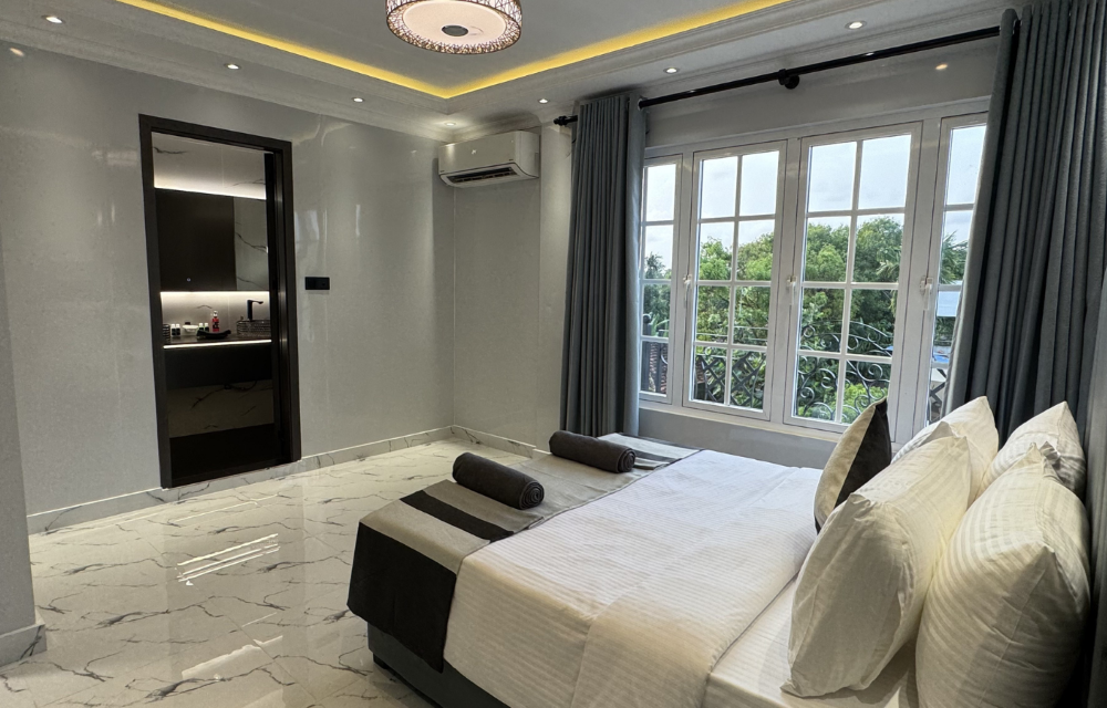 Suisse Residency How to Choose the Right Hotel Location When Visiting a New City Image